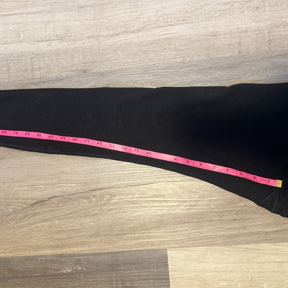 Vuori Womens’ Black Leggings - Picture 5 of 8